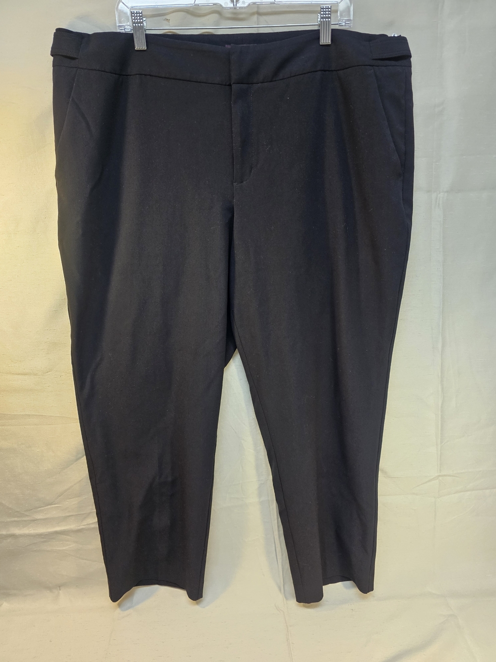 Roz & Ali Women's The Signature Fit Black Capris Size 18
